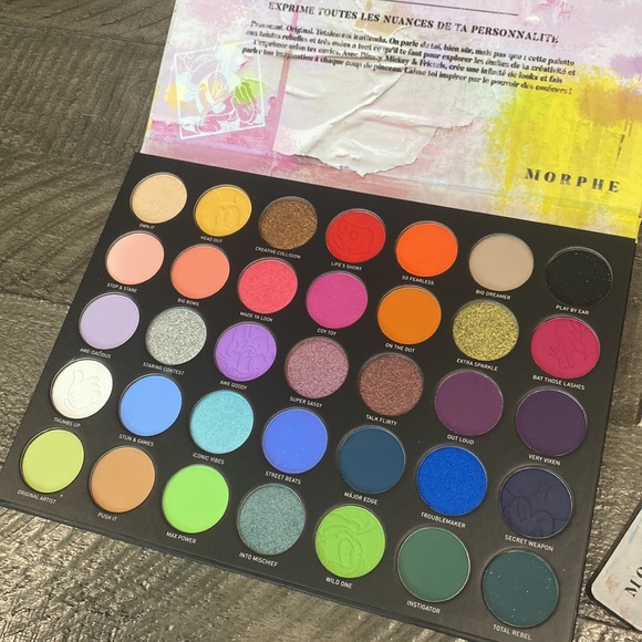 Morphe Mickey & Friends Makeup Palette & Mirror - Picture 5 of 7
